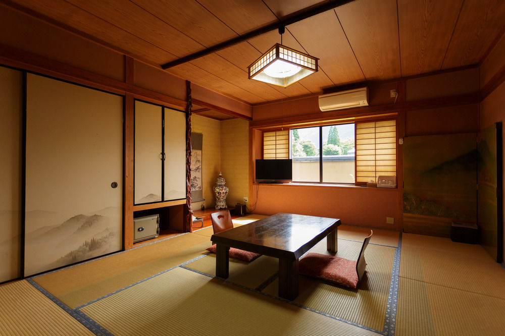 Yufuin Ryokan Nogiku Екстер'єр фото